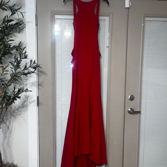 Elegant Red Evening Gown - Picture 2 of 9